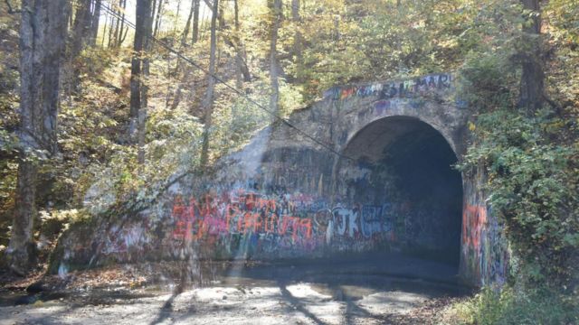 The Sensabaugh Tunnel in Tennessee Is a Haunted Road