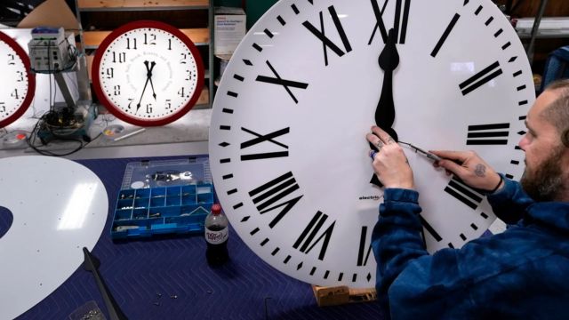 Daylight Saving Time Ends Soon U.S. Announces New Date for the Clock Change (1)