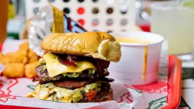 This Tennessee Restaurant is Home to 'the Best Burger' in the State (1)