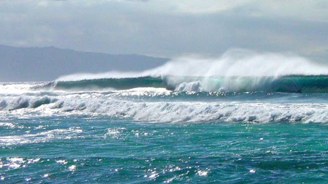 10 Beautiful Hawaiian Beaches That Are Too Risky for Swimming