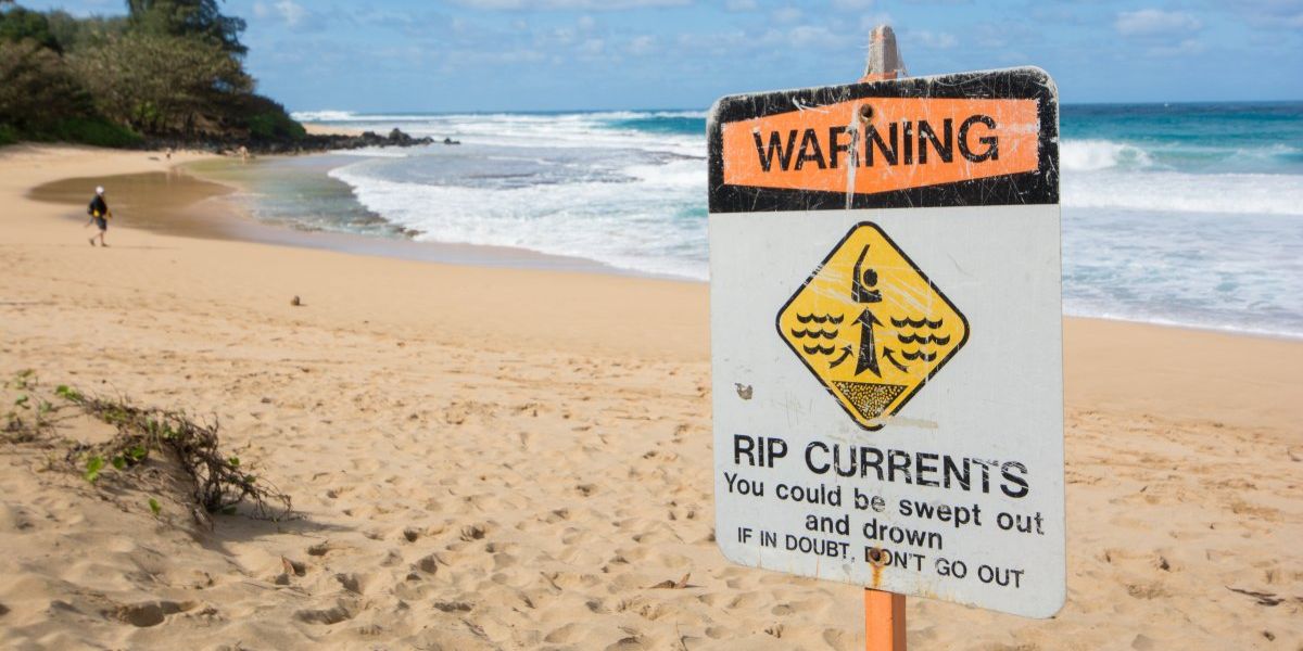 10 Beautiful Hawaiian Beaches That Are Too Risky for Swimming