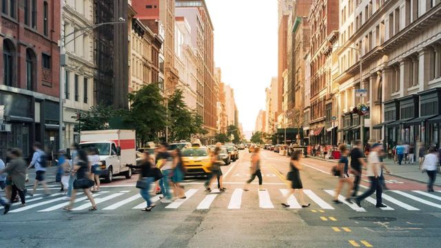 How to Walk Like a Local in NYC: The Unexpected Rule That Makes All the Difference