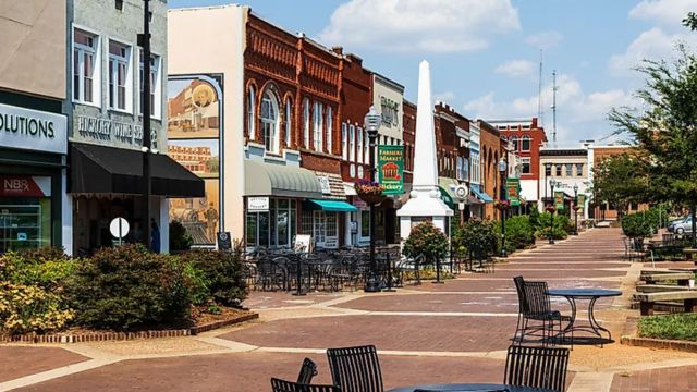 These Are The Most Senior-Friendly Towns in North Carolina for a Comfortable Life