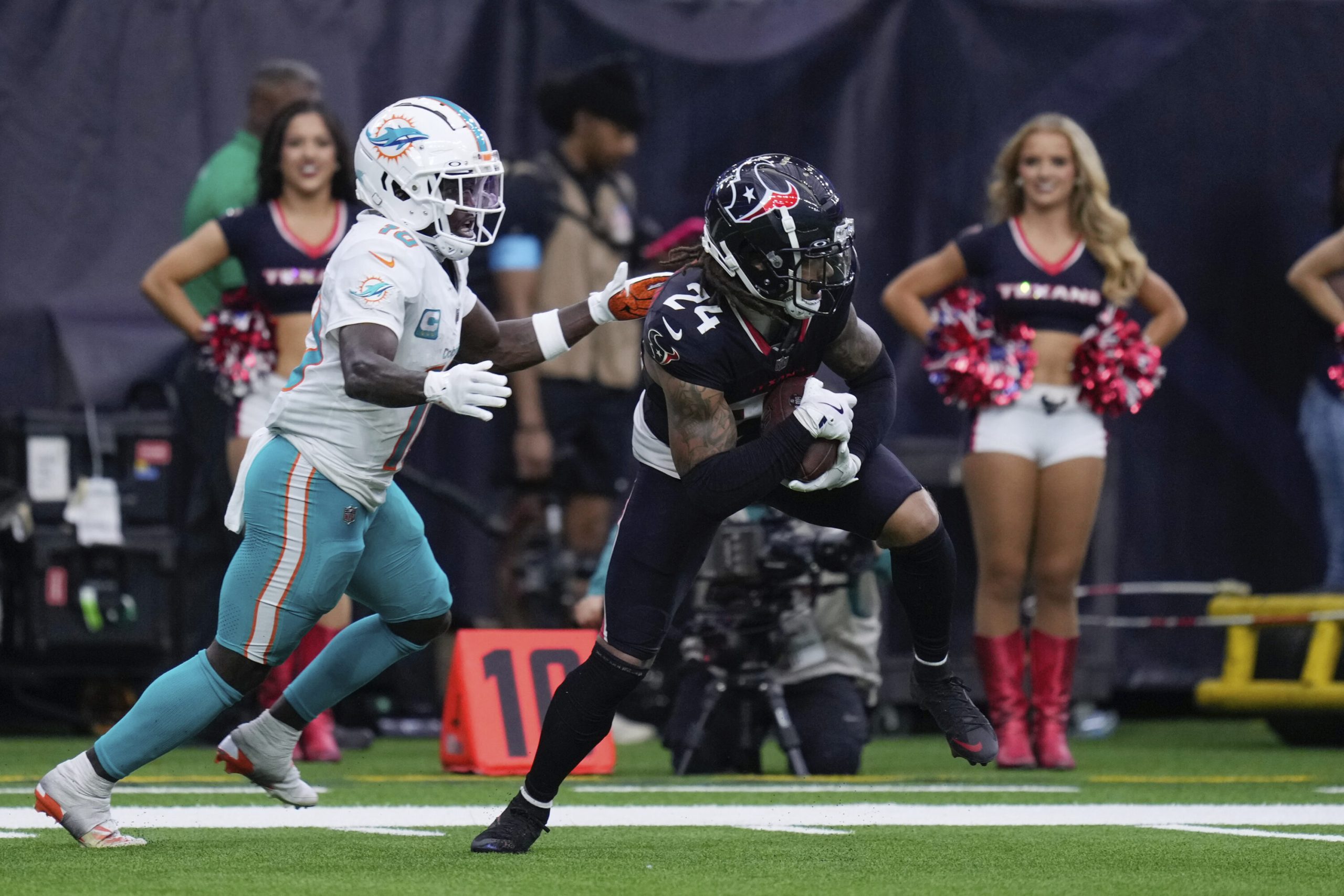 Collins has 2 TD catches, Texans force 4 turnovers in 20-12 win over Dolphins