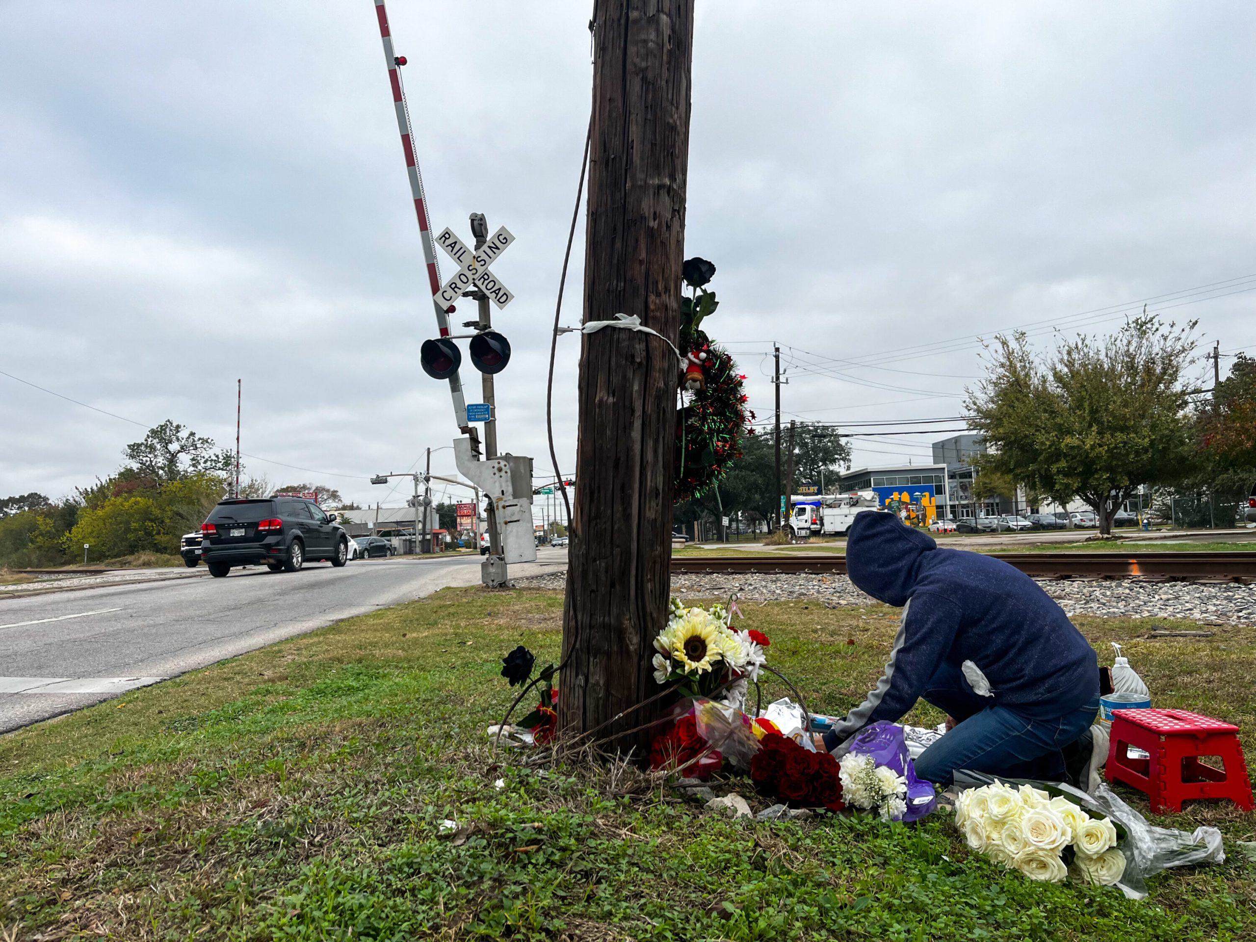 Houston ISD to work with mayor, county judge on potential safer student railroad crossings